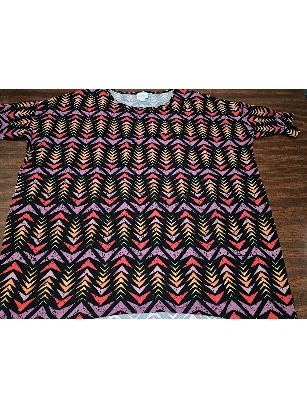 LuLaRoe Liv Geometric Chevron Short Sleeve Hi Low Tunic Large Dopamine Dressing